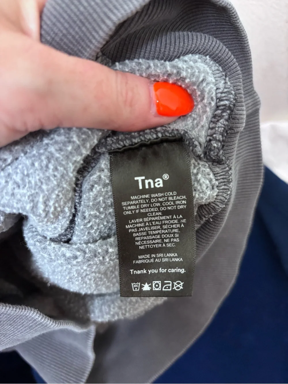 Aritzia TNA Cozy Fleece Perfect Shrunken Cropped Pullover Hoodie Charcoal Gray